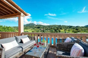 Property grounds - Impressive Stone-Built Country House, A/C, Private Pool near Felantix with Views of Sant Salvador! (Felanitx)