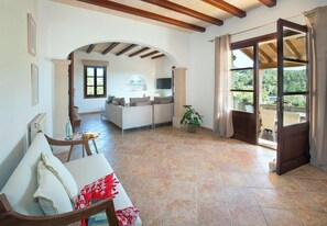 TV, DVD player, table tennis, stereo - Impressive Stone-Built Country House, A/C, Private Pool near Felantix with Views of Sant Salvador! (Felanitx)