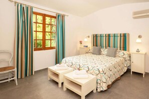 3 bedrooms, iron/ironing board, travel cot, free WiFi - Appealing Villa, A/C, Private Pool, Pretty Garden, Great Location, 5 mins walk to Old Town Pollença (Pollença)