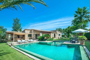 Pool - Attractive Villa, A/C, Private Pool, Pretty Garden, Idyllic Setting close to Ancient Towns & Beaches (Alcudia)
