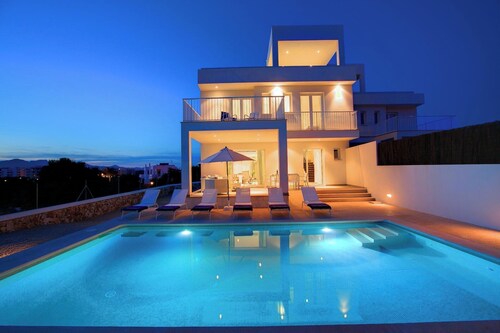 Modern Stylish Villa, A/C, Private Pool, Marina Views, 10mins walk to Cala d'Or & 2 Sandy Beaches!