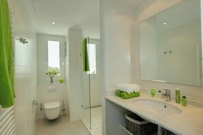 Bruser, hårtørrer, håndklæder