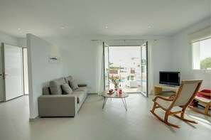 TV, DVD player, ping pong - Modern Stylish Villa, A/C, Private Pool, Marina Views, 10mins walk to Cala d'Or & 2 Sandy Beaches! (Cala d´Or)