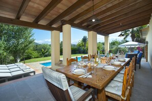 Outdoor dining - Fantastic Spacious Villa, A/C, Big Private Pool, Idyllic Location - 5/10 mins to Towns & Beaches! (Alcudia)
