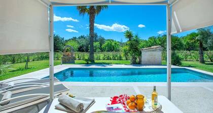 Charming Countryside Villa, A/C, Private Pool Ideally Located Between Pollensa & Port de Pollensa!