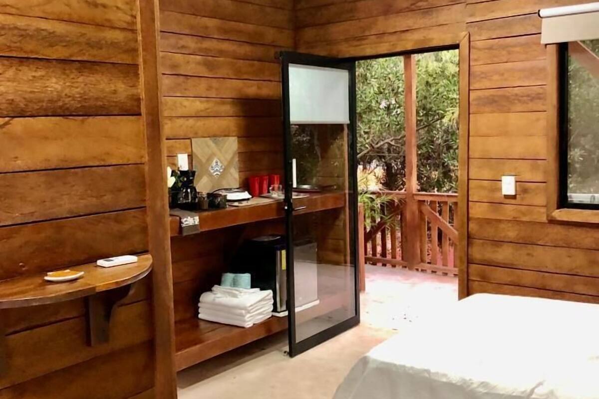 Cabaña estándar | Minibar, wifi y ropa de cama