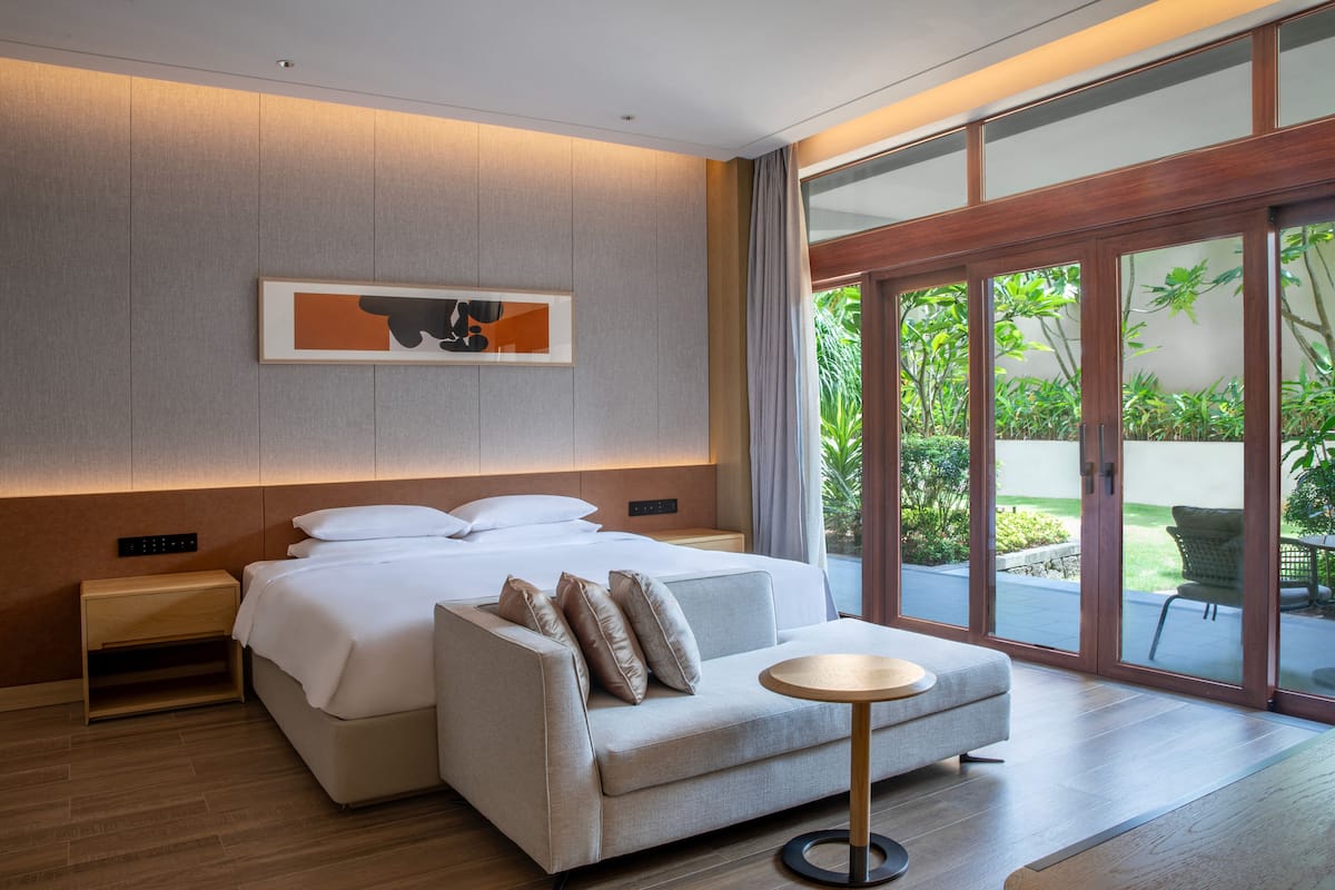 Family Room, 1 King Bed, Garden View | Free WiFi