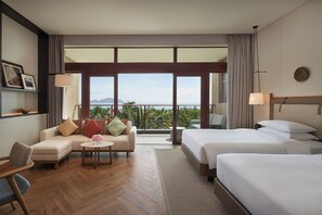 Kamer, 2 eenpersoonsbedden, uitzicht op zee | Een gratis minibar, een kluis op de kamer, een bureau