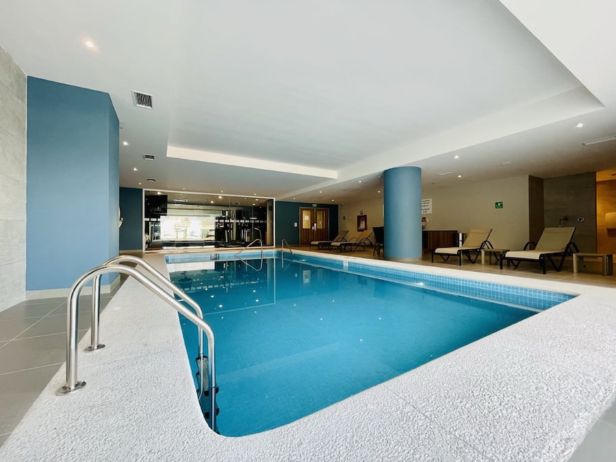 Una piscina techada
