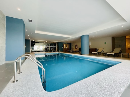 Indoor pool. Holiday Inn Express Guadalajara Vallarta Poniente by IHG