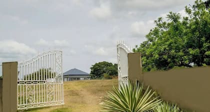 Cottage in the country with a mountain view