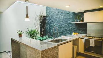 Fridge, microwave, oven, stovetop