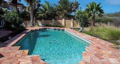 Steps to Malmok Beach – with Oversized Pool