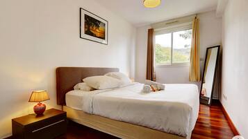 1 habitación, tabla de planchar con plancha, wifi gratis y ropa de cama