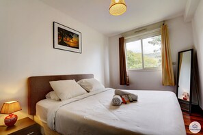 1 chambre, fer et planche à repasser, Wi-Fi gratuit, draps fournis