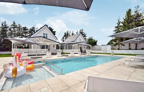 Gorgeous home in Kolczewo with swimming pool