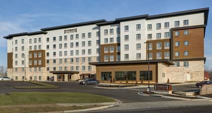 Spacious 1-Bedroom Queen Suite in Overland Park
