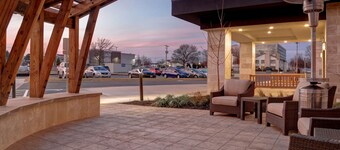Spacious 1-Bedroom Queen Suite in Overland Park