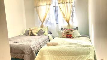2 habitaciones, escritorio, tabla de planchar con plancha y wifi gratis