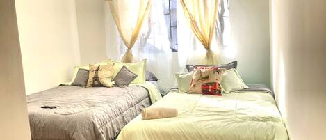 2 chambres, bureau, fer et planche à repasser, Wi-Fi gratuit