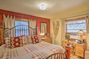 3 bedrooms, desk, iron/ironing board, free WiFi