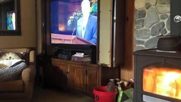 Smart-TV, Kamin, Bücher