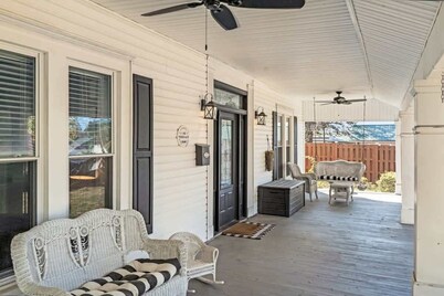 Charming Craftsman Home in the Heart of Dickson!
