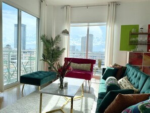 Living area - Lord & Patrick Condo at Bayfront Park (Miami)