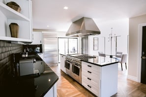 Fridge, microwave, oven, stovetop - Yount Ridge Estate, Yountville CA (Napa)