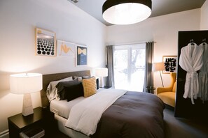 3 bedrooms, desk, iron/ironing board, WiFi