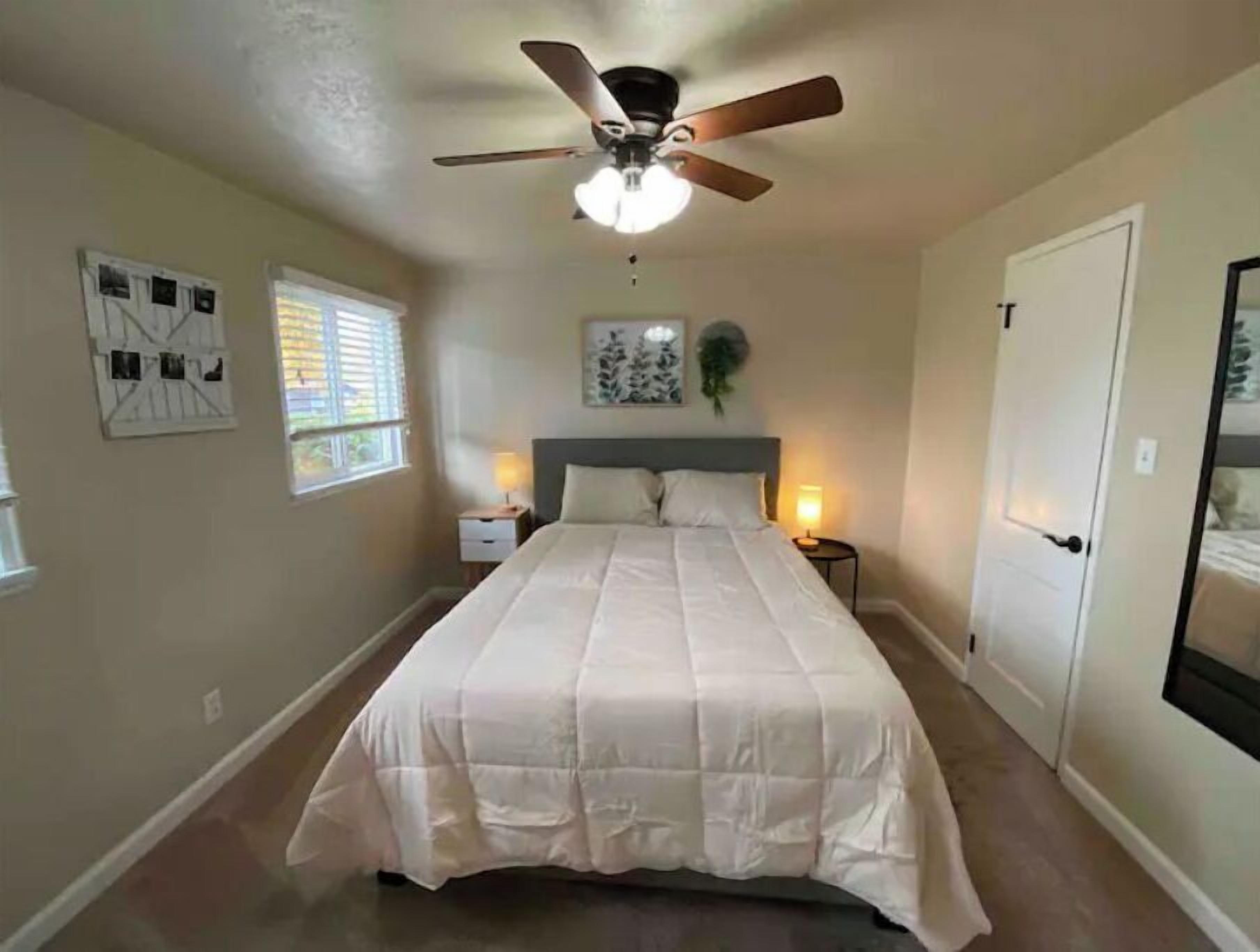 1 habitación, tabla de planchar con plancha, cuna de viaje y wifi 