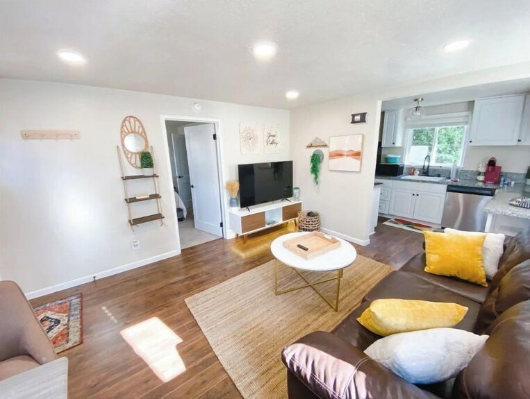 Cute Home With Fully Fenced Yard Hot Tub And Fire Pit. - Oregón