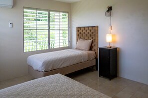 3 عدّة غرف نوم ومكواة/لوح كي وسرير سف�ر وواي فاي مجانًا