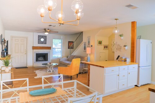 BL: Lackland/BMT Graduation 3 Miles. Easy & Quick! 7 years Hosting BMT Families.