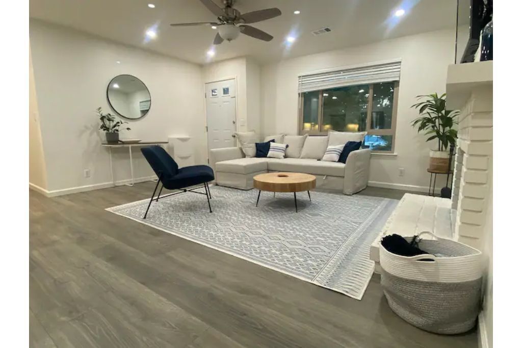 Newly Renovated 3-Bedroom New Brighton Beach Condo