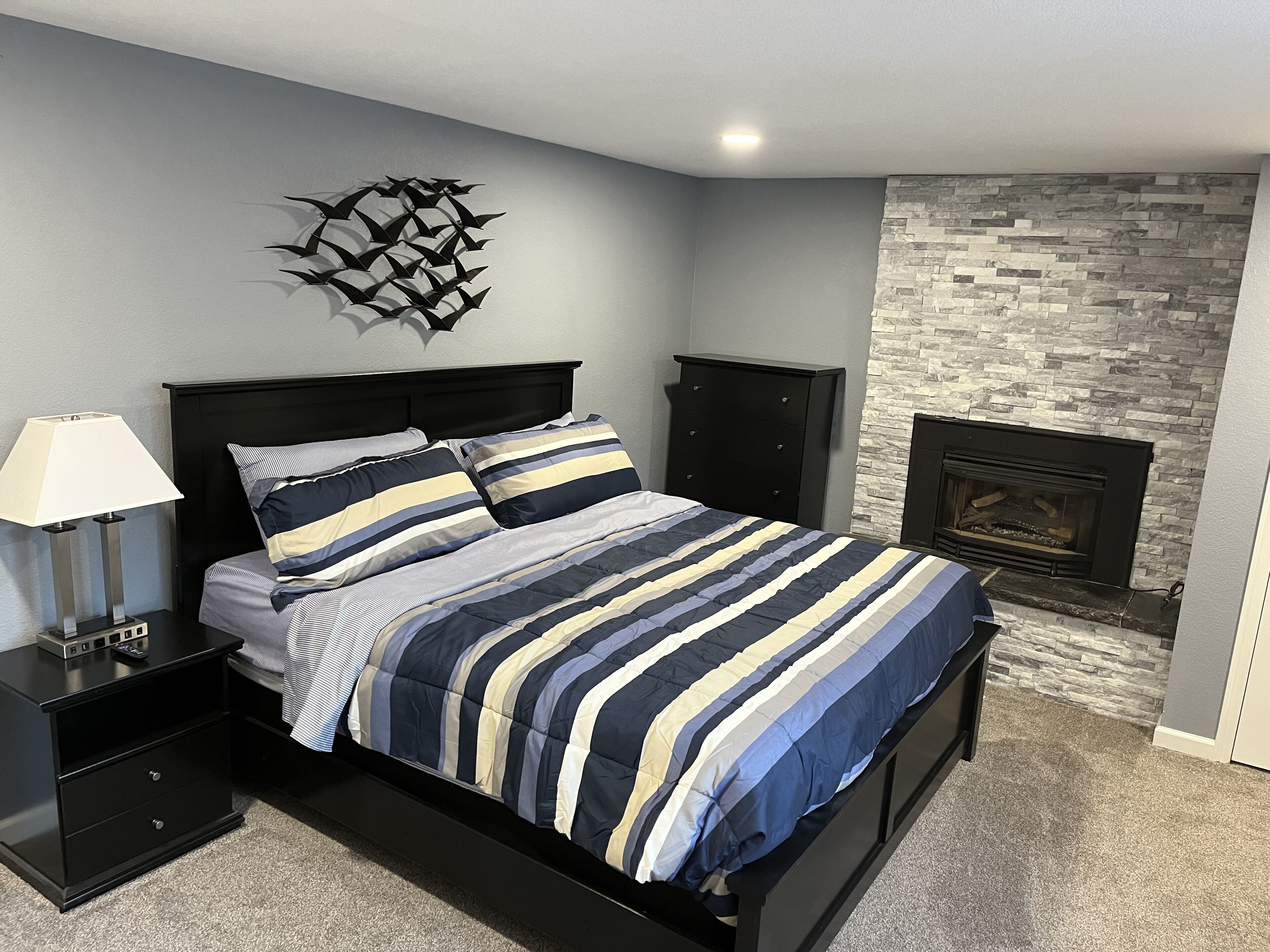 5 bedrooms, in-room safe, desk, iron/ironing board