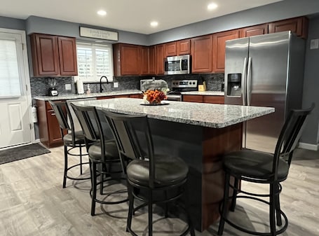 Fridge, microwave, oven, stovetop. ~~~ Huge Family Retreat w/Movie Theater & Game Room~~~