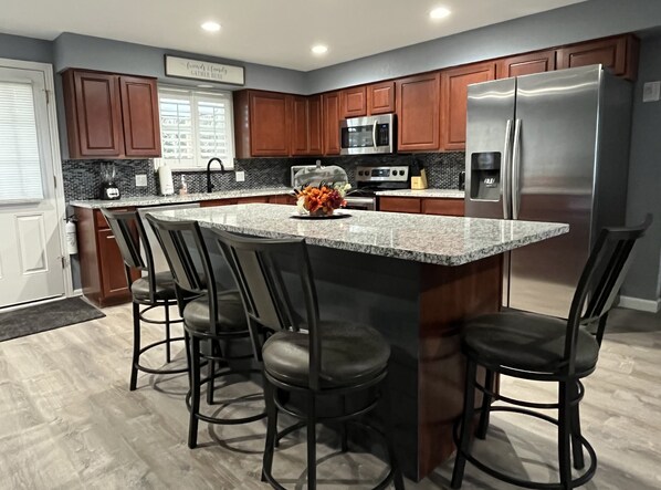 Frigorífic, microones, forn i placa de cuina 