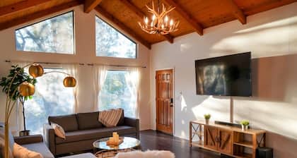 The Sanctuary near Yosemite with hot tub!!!