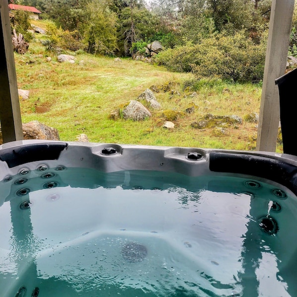 Outdoor spa tub