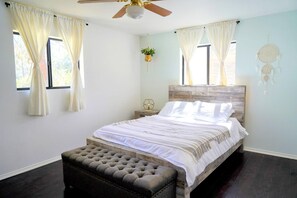 3 habitaciones, escritorio, wifi gratis y ropa de cama