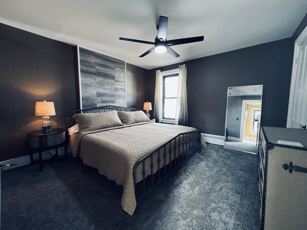 3 bedrooms, desk, iron/ironing board, free WiFi