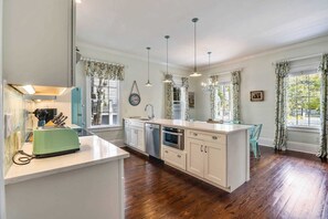 House (3 Bedrooms) | Interior - Lighthouse Villa by Avantstay Walk to Southernmost Point w/ Private Pool & Patio Month Long Stays (Key West)