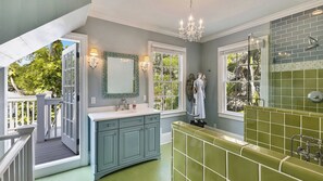 Interior - Lighthouse Villa by Avantstay Walk to Southernmost Point w/ Private Pool & Patio Month Long Stays (Key West)