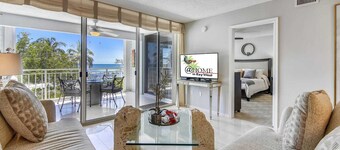 Dune Wind South by Avantstay Communal Pool & Hot Tub Gated Community Close to Smathers Beach Month Long Stays Only