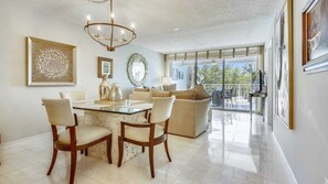 Interior - Dune Wind South by Avantstay Communal Pool & Hot Tub Gated Community Close to Smathers Beach Month Long Stays Only (Key West)