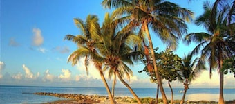 Dune Wind South by Avantstay Communal Pool & Hot Tub Gated Community Close to Smathers Beach Month Long Stays Only