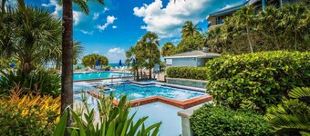 บีชฟรอนต์ คอนโด 2 ห้องนอน, สระว่ายน้ำ & อ่างน้ำร้อน พร้อมวิวมหาสมุทร ปาปายา เพลส บาย อะแวนต์สเตย์  