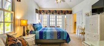 Place to Relax by Avantstay Shared Pool 3 Miles to Smather's Beach Month-long Stays Only