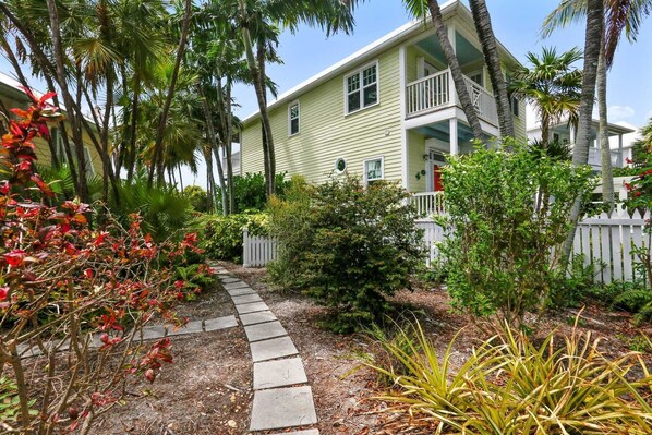 Interior - Place to Relax by Avantstay Shared Pool 3 Miles to Smather's Beach Month-long Stays Only (Key West)